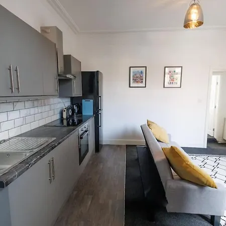 Aberdeen House Serviced Holiday home