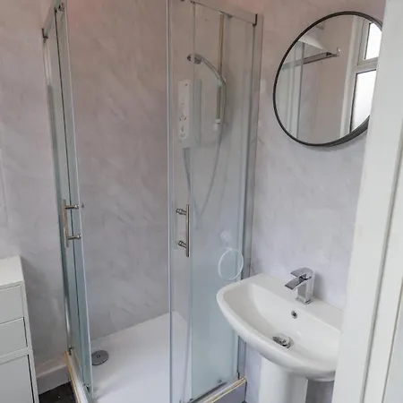 Aberdeen House Serviced *