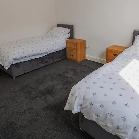 Aberdeen House Serviced Holiday home *