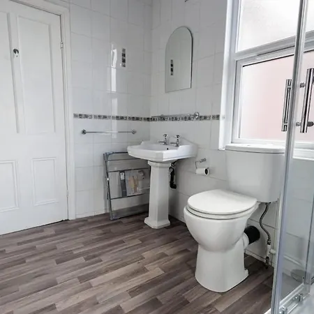 Aberdeen House Serviced Holiday home *